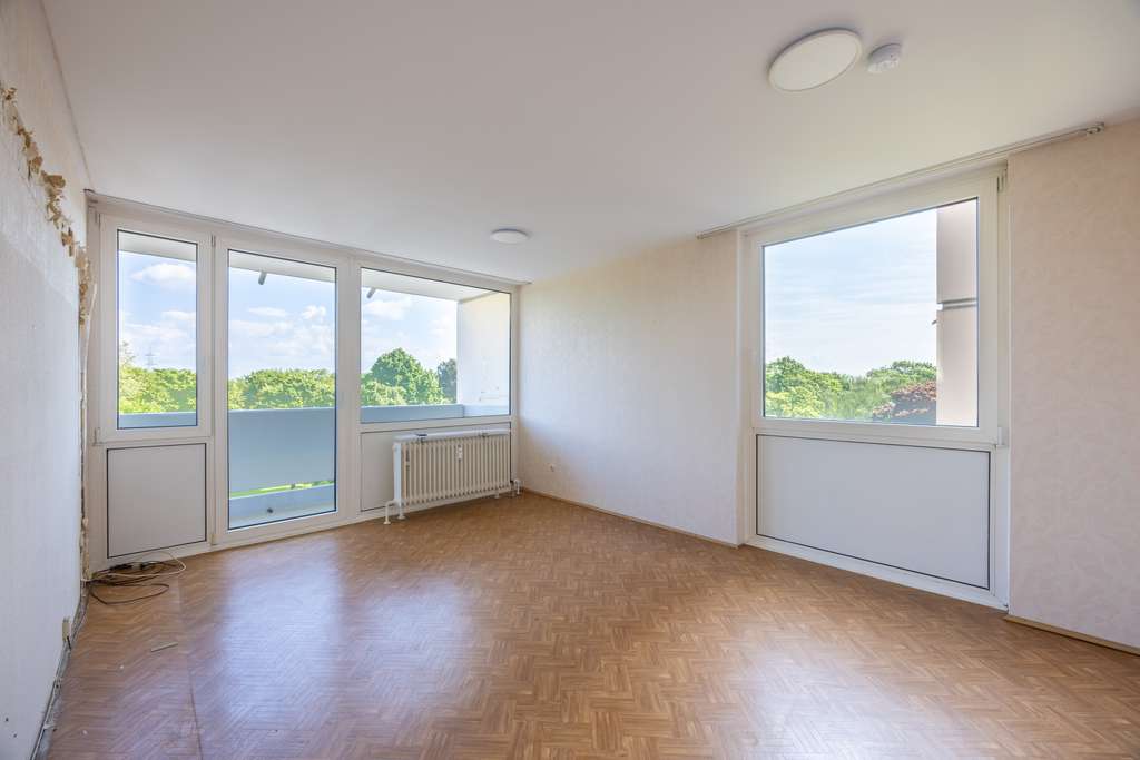 Immobilie in Dormagen - Renovierungsbedürftige 3-Zimmer-Wohnung mit Balkon, Aufzug sowie attraktivem Entwicklungspotenzial - Bild 4