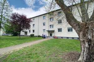 Ab sofort frei ! Renovierte 2,5- Zimmer Wohnung mit Balkon in Düsseldorf- Hassels ! Provisionsfrei!