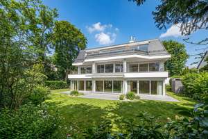 Exklusives Wohnen mit „Haus-im-Haus“-Gefühl: Private Gartenresidenz am Nymphenburger Schlosspark – Die vollständige Adresse der Immobilie erhältst du vom Anbieter., 80639 Nymphenburg, München – Vorschaubild 2