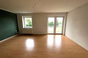 3-Raum-Wohnung mit Badewanne und großem Balkon