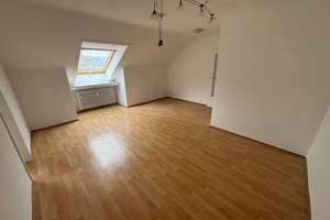 Gemütliche 3-Zimmer-Dachgeschosswohnung in Wuppertal-Elberfeld – Opphofer Straße 10, 42107 Elberfeld, Wuppertal – Vorschaubild 2
