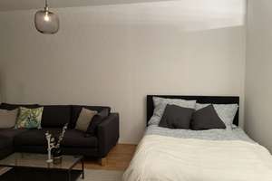 Geschmackvolle und geräumige Wohnung mit einem Zimmer sowie Balkon und EBK in Berlin – Ebertystraße 32, 10249 Friedrichshain, Berlin – Vorschaubild 2