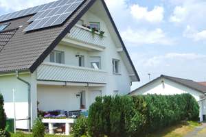 Großzügige 1,5-Zimmer-Wohnung im Grünen mit Balkon ab 1. September oder früher