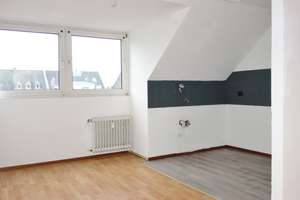 Krefeld - Am Kaiser-Wilhelm Museum, renovierte 2 Zimmer Dachgeschoss Wohnung,  saniertes Wannenbad – Die vollständige Adresse der Immobilie erhältst du vom Anbieter., 47798 Stadtmitte, Krefeld – Vorschaubild 3