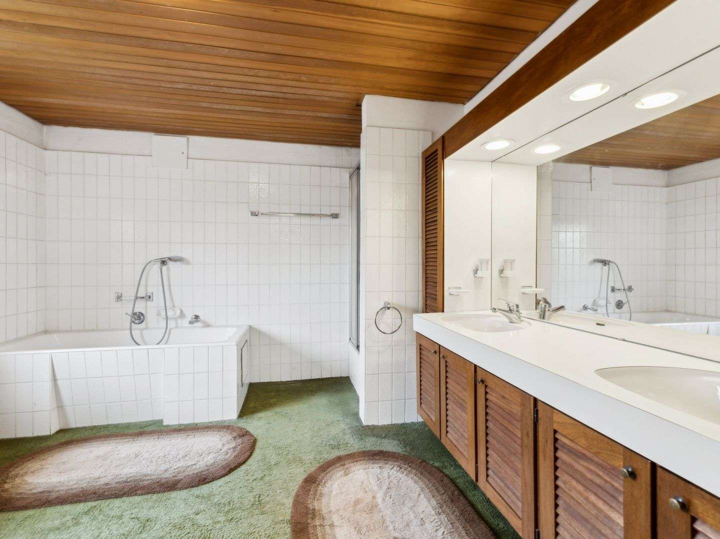 Immobilie in Altdorf bei Nürnberg - Bungalow mit vielen Highlights inkl. Doppelgarage, Pool und großem Garten in Altdorf/Hagenhausen - Bild 6