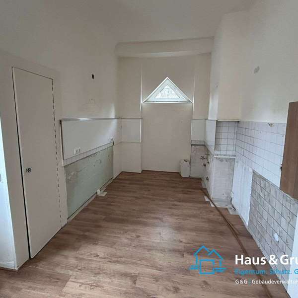 *** sehr schöne und große Altbau-3 Zimmer-Wohnung mit Balkon und Garage, Soers ***