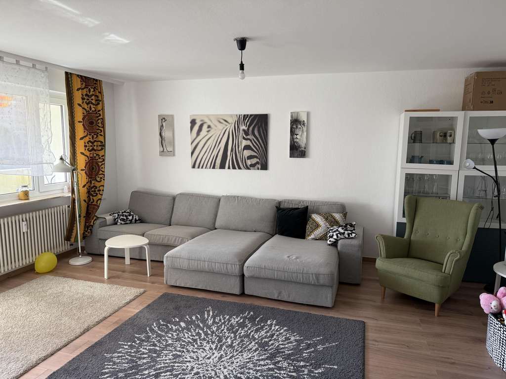 Immobilie in Schwalbach - Möblierte und vermietete 3,5 Zi-ETW mit TG Stellplatz - Bild 0