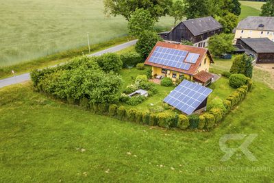Naturnahes Wohnen mit eigener Energieversorgung und Weiher – EFH in Tiefenbach bei Bad Alexandersbad