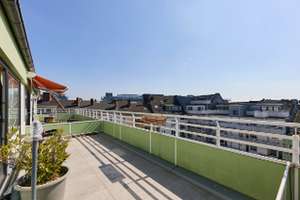 Vollmöblierte 1-Zimmer-Wohnung mit großer Dachterasse