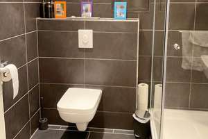 Kreuzberger Kiez: 2-Zimmer-Apartment zum Selbstbezug, sanierter Altbau, Dielenboden, provisionsfrei – Reichenberger Straße 155, 10999 Kreuzberg, Berlin – Vorschaubild 7