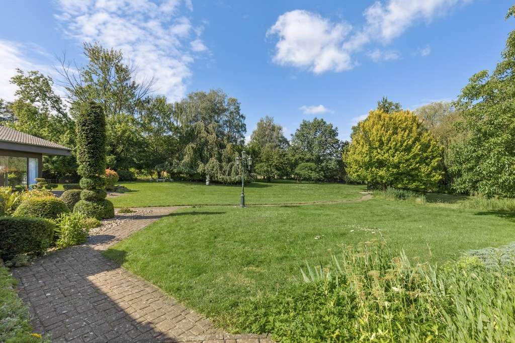 Immobilie in Ochtrup - Provisionsfrei – Anwesen mit parkähnlichem Grundstück und exklusivem Wohnkomfort in einmaliger Lage - Bild 2