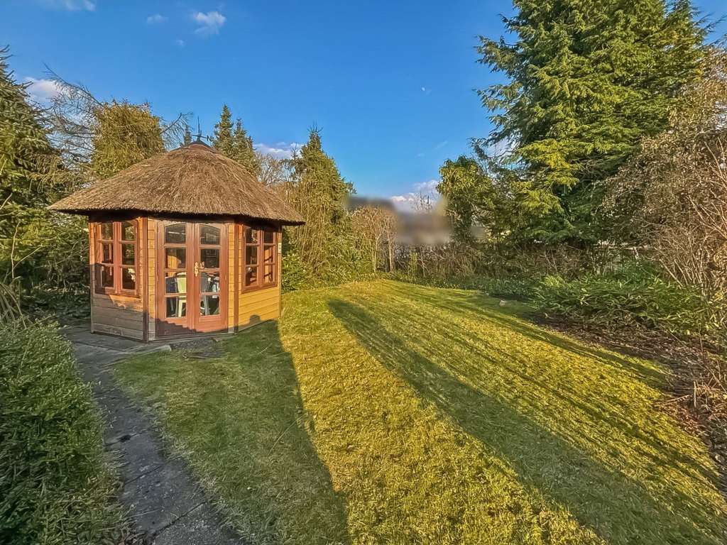 Immobilie in Eutin - Modernisierungsbedürftige Doppelhaushälfte in zentrumsnaher Lage von Eutin - Bild 1