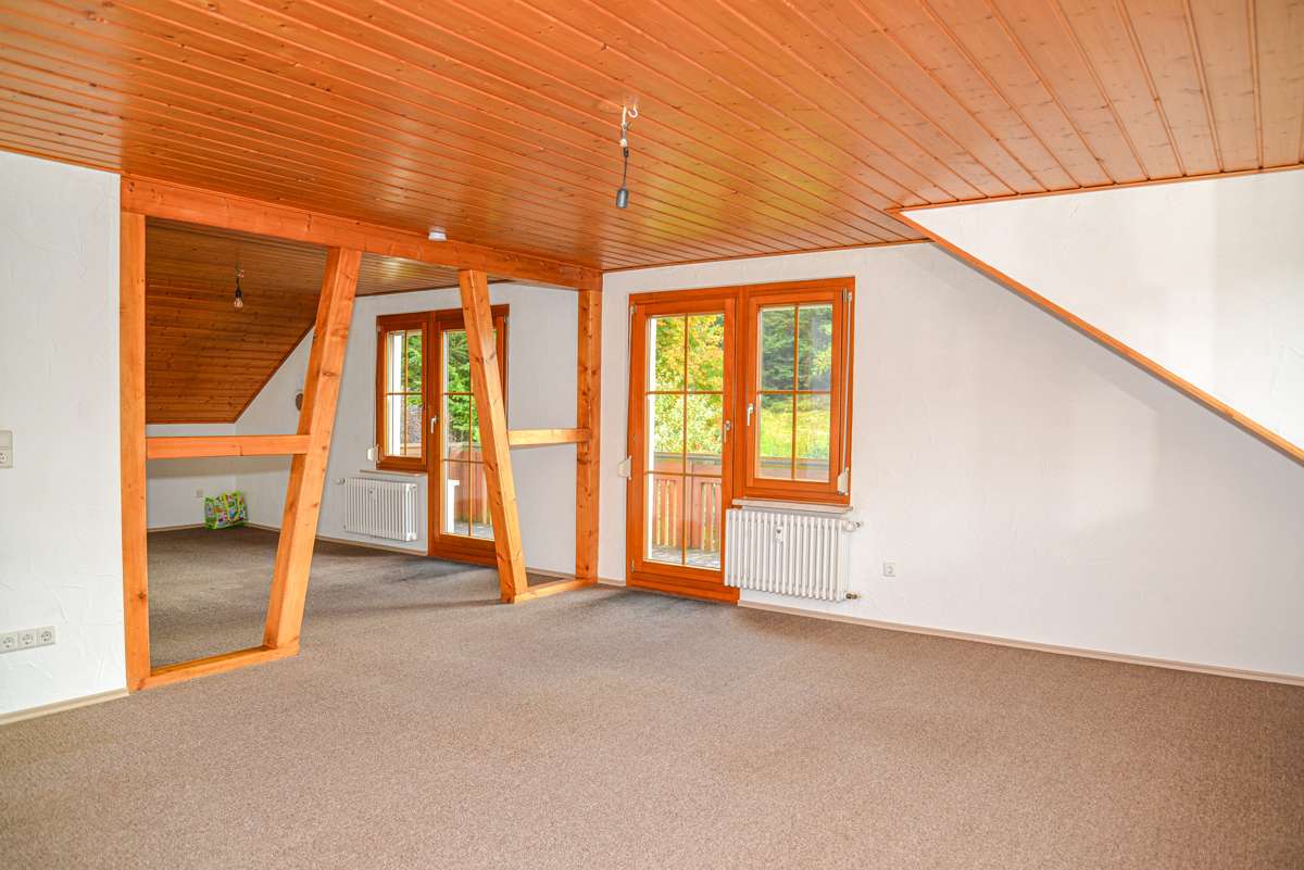 Immobilie in Enzklösterle - Mehrgenerationenhaus, Ferienwohnungen, ruhige Lage, sehr guter Zustand, neue Heizung, PV, Garagen - Bild 6