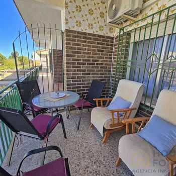 Erdgeschosswohnung mit großer Terrasse und Parkplatz 3 Schlafzimmer