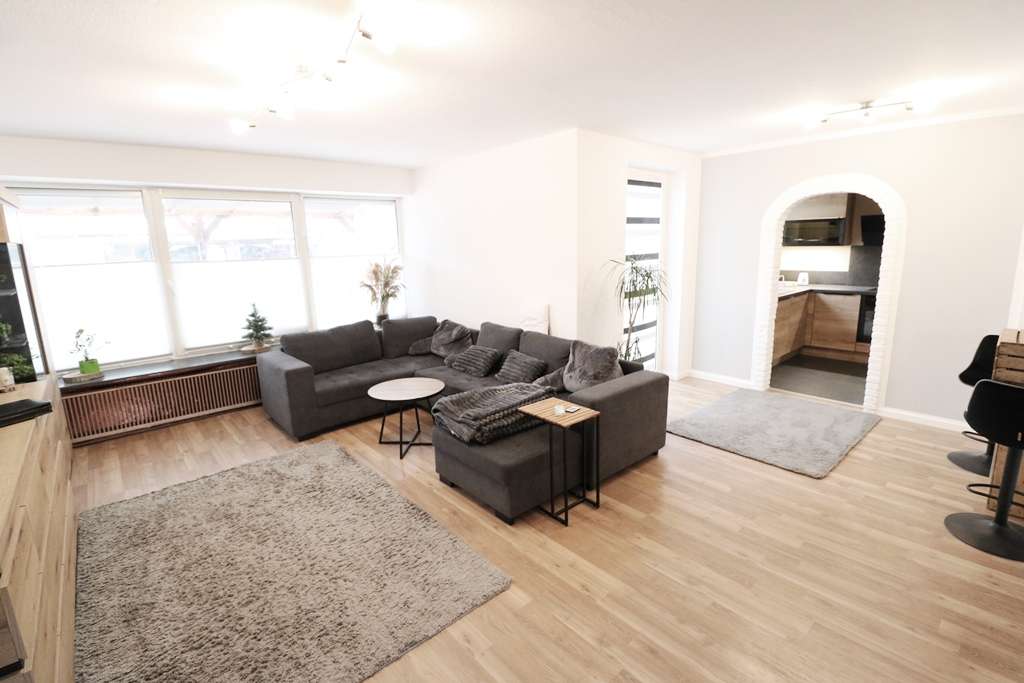 Immobilie in Cloppenburg - Teilmodernisiertes, gepflegtes Reihenendhaus mit Wintergarten, Terrasse, Keller und Garten - Bild 1