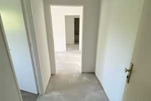 Geräumige 3-Zimmer-Wohnung Einziehen und wohlfühlen // 1.OG. li. – Eisenacher Str. 35, 38444 Wolfsburg – Vorschaubild 2