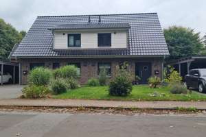 Neues Zuhause in Haby: Doppelhaushälfte mit Carport