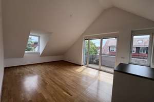 4 Zimmer Dachwohnung mit EBK und Westbalkon – Die vollständige Adresse der Immobilie erhältst du vom Anbieter., 80935 Lerchenau-Ost, München – Vorschaubild 3