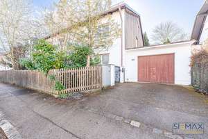 **Herzlich Willkommen**
Große DHH in ruhiger Lage!
Haus m. Seele-m. Garten u. Ausbaupotenzial – Die vollständige Adresse der Immobilie erhältst du vom Anbieter., 81735 Waldtrudering, München – Vorschaubild 2