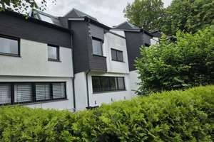 Eigentumswohnung ähnlich Reihenhaus und Garage zum Direkteinzug