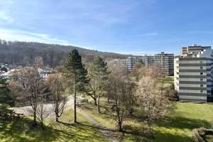 Frei + hell! 2-Zi.-Whg. mit sonnigem Balkon + Aussicht, 6. OG, Aufzug, Stellplatz i. Freien – Die vollständige Adresse der Immobilie erhältst du vom Anbieter., 70469 Hohe Warte, Stuttgart – Vorschaubild 2