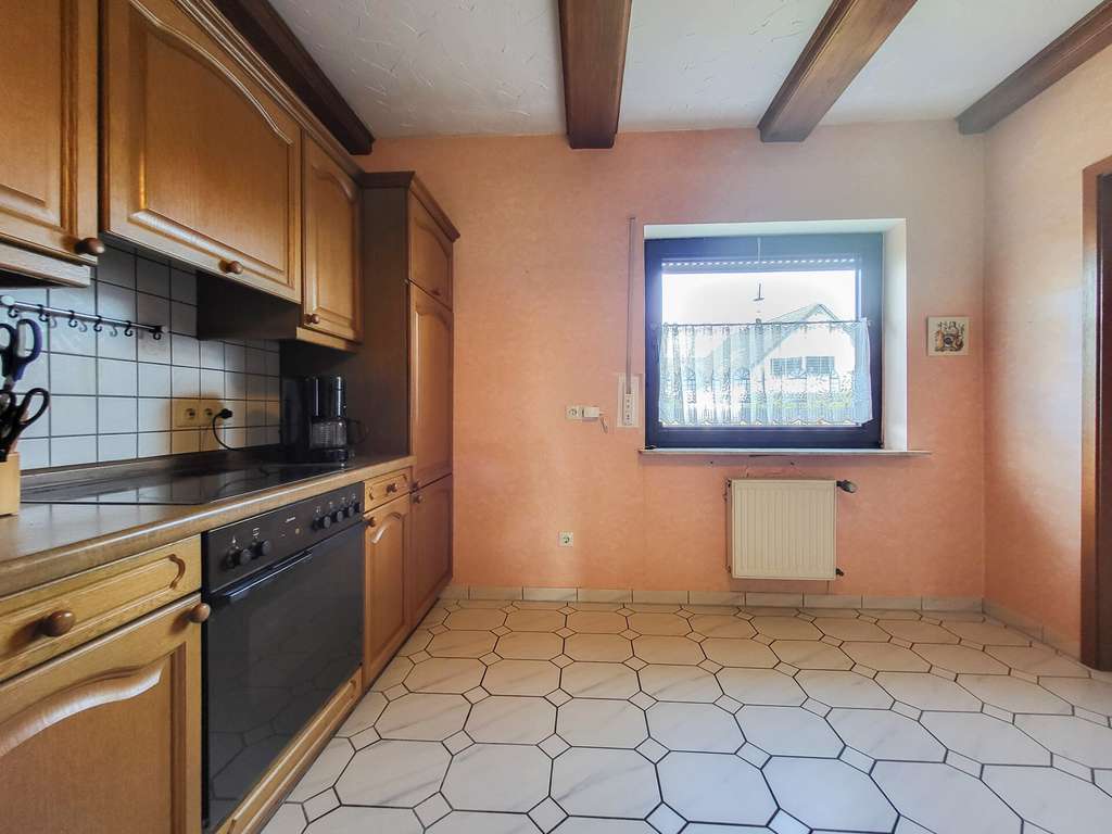 Immobilie in Ailertchen - Freistehendes Einfamilienhaus mit barrierefreiem Erdgeschoss, Doppelgarage und großem Garten! - Bild 3