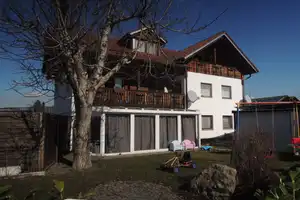 Kapitalanleger aufgepasst-Großzügiges 3-Familienhaus in Emmerting zum Kauf – Emmerting, Altötting (Kreis), 84547 Altötting (Kreis) – Vorschaubild 3