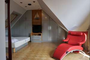 Klimatisierte Maisonette-Wohnung, voll möbliert, mit großer Dachterrasse, Gartennutzung & Stellplatz – 40547 Lörick, Düsseldorf – Vorschaubild 6