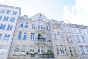 Charmante große 3 Zi.-City-Altbauwohnung mit Flair in Kurparknähe