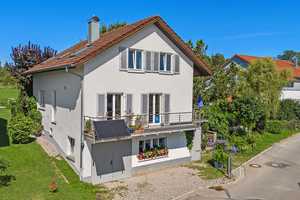 Ravensburg-Schmalegg
Charmantes Familiendomizil in naturnaher Wohnlage mit Blick ins Grüne – Ravensburg (Kreis) – Vorschaubild 1