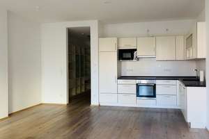 Moderne citynahe EG-Wohnung mit 2 Terrassen, EBK, TG-Platz und separatem Eingang, max.  2 Personen – Siegfriedstrasse 25-27, 86152 Stadtjägerviertel, Augsburg – Vorschaubild 2