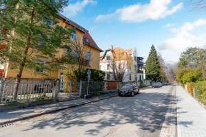 Top-Lage Dresden-Bühlau! Attraktive 3-Raum-Maisonette mit Balkon und Stellplatz - bezugsfrei!