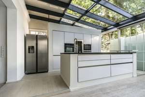NEU *Paul & Partner* EXKLUSIVES WOHNEN IN BESTER LAGE MIT DESIGNKÜCHE, 3 STELLPLÄTZEN & TERRASSE ! ! – Die vollständige Adresse der Immobilie erhältst du vom Anbieter., 65189 Südost, Wiesbaden – Vorschaubild 4