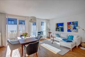 Möbliert:  Helle möblierte 2-Zimmer Wohnung mit Balkon