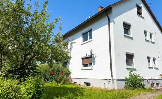 Freistehendes Zweifamilienhaus mit Potenzial in Nürtingen-Enzenhardt!