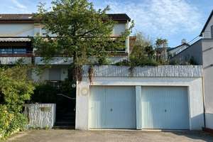 Wunderschönes Einfamilien Reihenhaus in TOP Lage! Mit großer Mehrfachgarage und drei Stellplätzen – Hohenneuffenstraße 10, 72622 Nürtingen – Vorschaubild 1