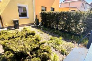 Einziehen & wohlfühlen: Saniertes Reihenmittelhaus mit ca. 410m2 Garten und 2 Stellplätzen – Sittestraße 42, 13437 Wittenau, Berlin – Vorschaubild 2