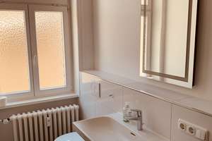 Heller sanierter Stilaltbau, 2 Zi.Kü. Bad, Gäste WC Balkon , Aufzug von Privat – Rheinstraße 49, 65185 Mitte, Wiesbaden – Vorschaubild 7
