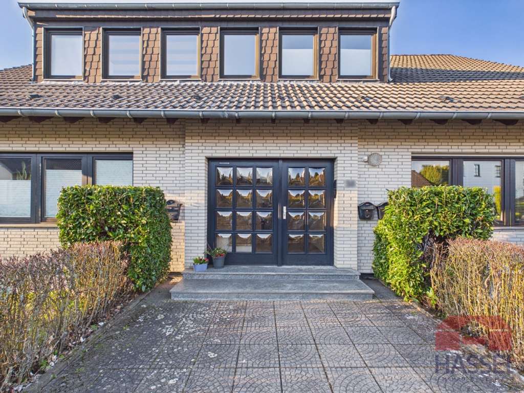 Immobilie in Nettersheim - Charmante Dachgeschosswohnung mit Sommerterrasse und viel Privatsphäre im 3-Parteienhaus! - Bild 1