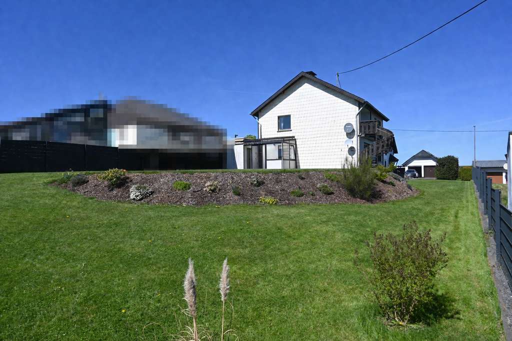 Immobilie in Urschmitt - Freistehendes Einfamilienhaus mit großer Garage und sehr schönem Garten. - Bild 1