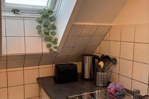 Dachgeschosswohnung löffelfertig 1ZiKüDB mit Einbauküche, voll möbliert – Mühlenbroicher Weg 143, 40472 Rath, Düsseldorf – Vorschaubild 12