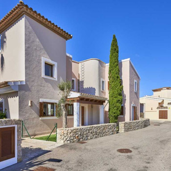 Moderne freistehende Villa mit Golfblick in Nova Santa Ponsa
