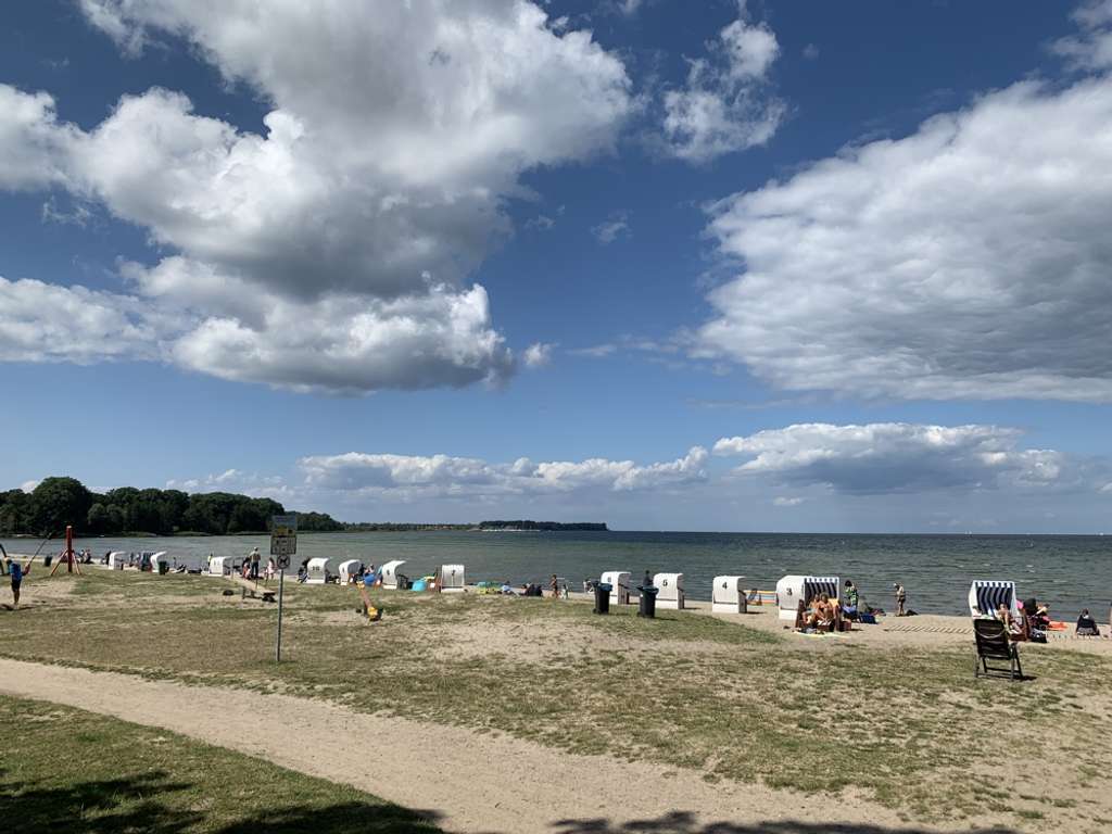 Immobilie in Hohenkirchen - Ostsee strandnah -  sehr modernes Ferienhaus mit 2 Wohnungen - Bild 1