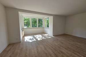 Helle 2-Zimmer-Wohnung mit Erker, einem Stellplatz und naturnaher Lage in Dessau-Kochstedt