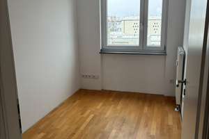 Preisgünstige und ansprechende 2,5-Zimmer-Wohnung mit Dachterrasse – Markomannenstraße 22, 81377 Am Waldfriedhof, München – Vorschaubild 3