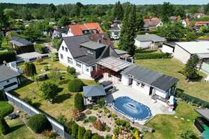 Doppelhaushälfte mit gepflegtem Garten und Pool am Landschaftsschutzgebiet - familiär im Grünen lebe