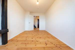 Dachgeschosstraum mit Galerie & Balkon | 2 Bäder | Aufzug | Dielenboden | Stellplatz mgl. – Wurzner Straße 156a, 4318 Sellerhausen-Stünz, Leipzig – Vorschaubild 6