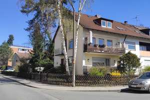 Mehrfamilienhaus mit 3 Wohnungen, Garage und Garten