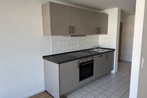 Helle 1-Zimmer-Wohnung mit neuer Küche, Balkon & Tiefgarage – 88471 Laupheim – Vorschaubild 4