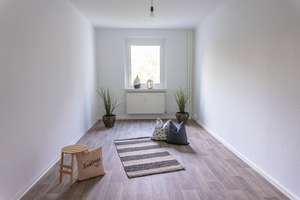 Attraktive 3-Raum-Wohnung und den Spielplatz im Wohnumfeld – Am Harthwald 1, 9123 Markersdorf, Chemnitz – Vorschaubild 2